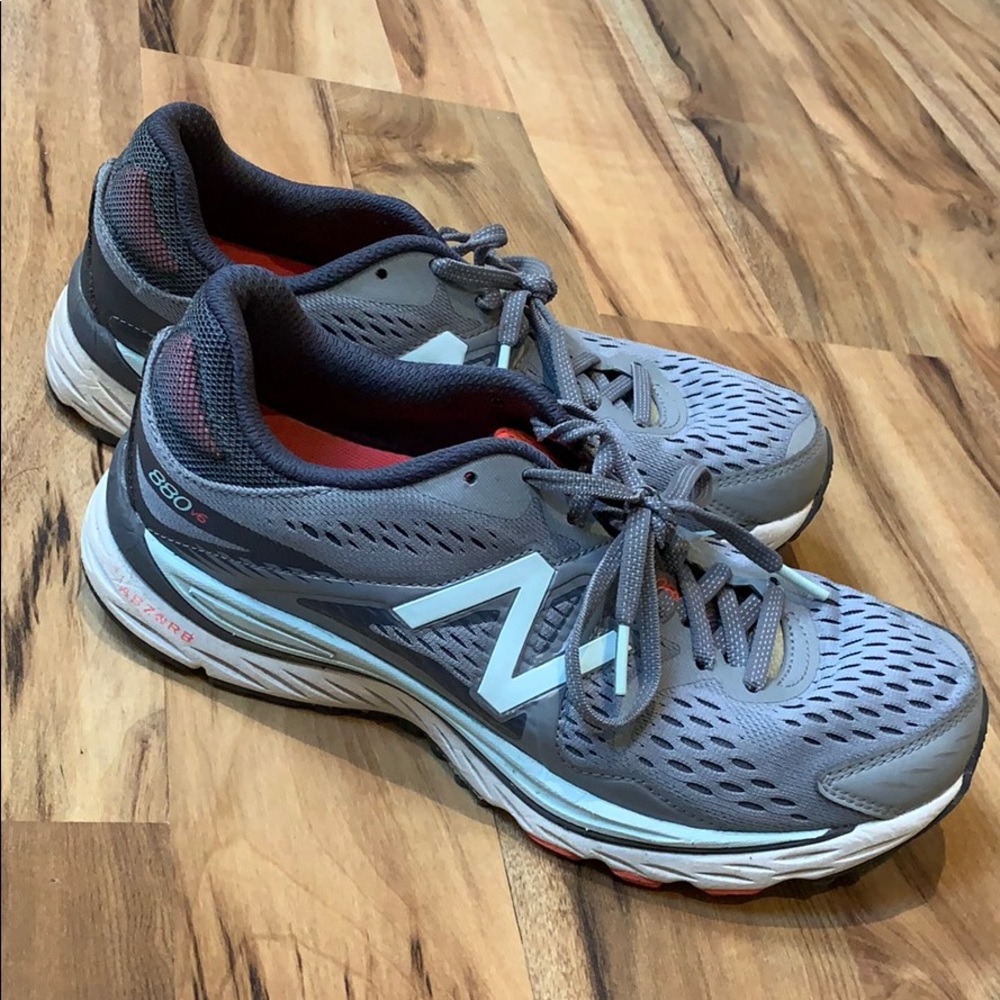 Size 9 New Balance 880v6 running shoes
